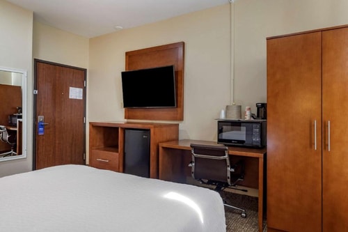 Queen Room Near Methodist Training Center HOU 1 Luxury Bookings