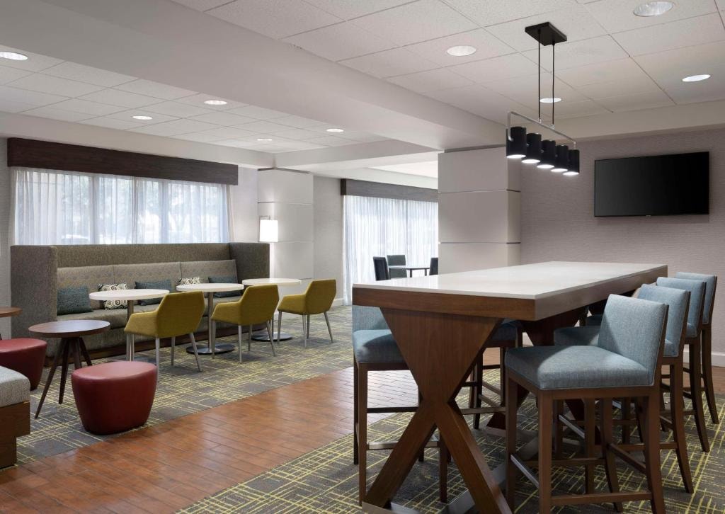 King Room Near Post Oak Park HOU Luxury Bookings