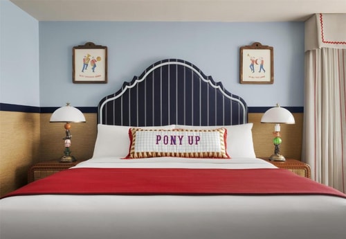 King Room Near Meadows School of the Arts DAL 1 Luxury Bookings
