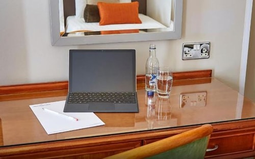 Double Room Near Body Mind Soul Coach LON 2 Luxury Bookings