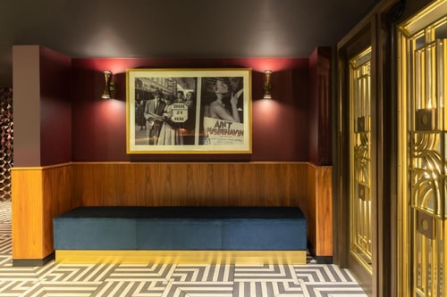 Standard Queen Room Near Cool Britania Shop LON 7 Luxury Bookings