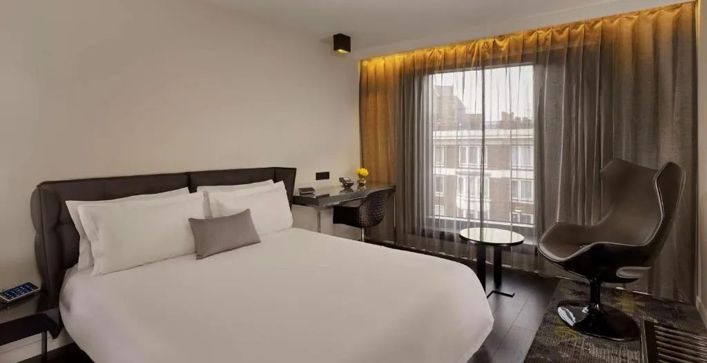 Superior King Room Near Jubilee Gardens LON Luxury Bookings