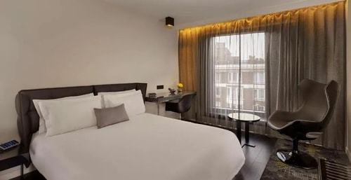 Superior King Room Near Jubilee Gardens LON Luxury Bookings