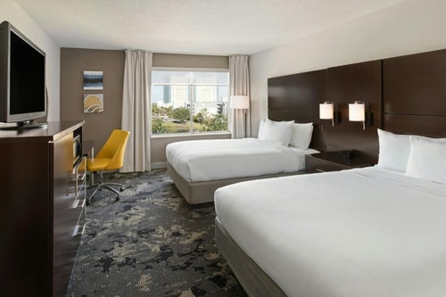 Standard King Room Near Legacy Universal ORL 1 Luxury Bookings