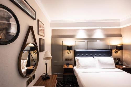 Cosy Atrium Room Near Our Lady Of Victories LON 1 Luxury Bookings