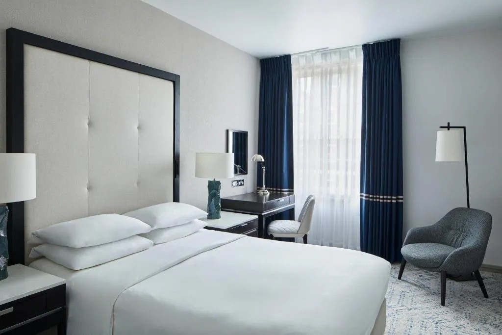 Deluxe Room Near Grosvenor Square LON Luxury Bookings