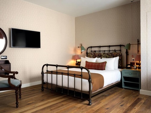 Queen Room Near Browan Solicitors Limited LON Luxury Bookings