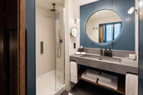 Deluxe King Room Near Victory Park LON 5 Luxury Bookings