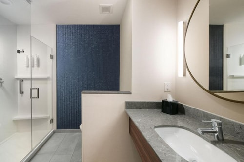 King Room Near Walmart Supercenter DAL 2 Luxury Bookings