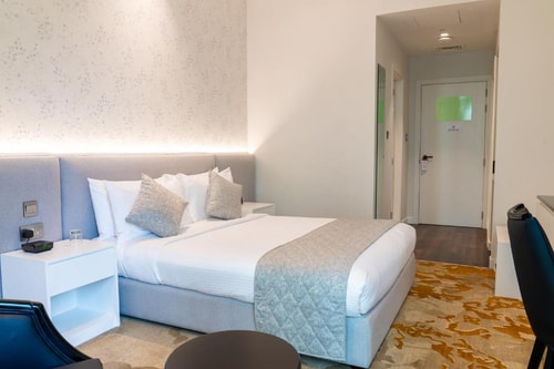 Standard Queen Or Twin Room Near Etisalat Academy 5 Luxury Bookings