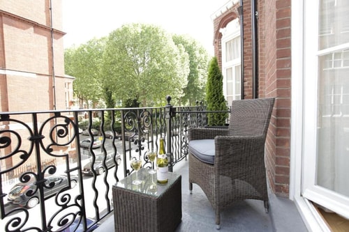 Standard Studio Near Cosmo Nannies LON 16 Luxury Bookings