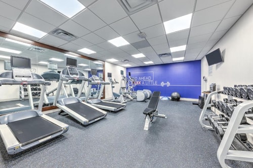 Standard King Or Twin Room Near Planet Fitness HOU 14 Luxury Bookings