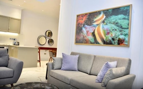 2 Bedroom Deluxe Apartment Near Barclays Bank LON 9 Luxury Bookings