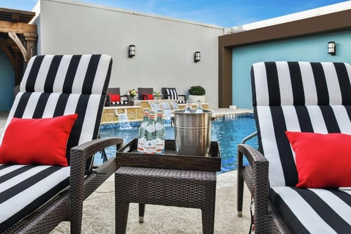King Room Near Venture Commercial Real Estate DAL 8 Luxury Bookings