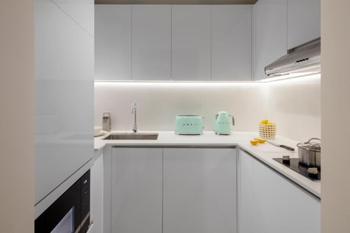 Studio Suite Room Next to DIFC Metro Dubai 3 Luxury Bookings