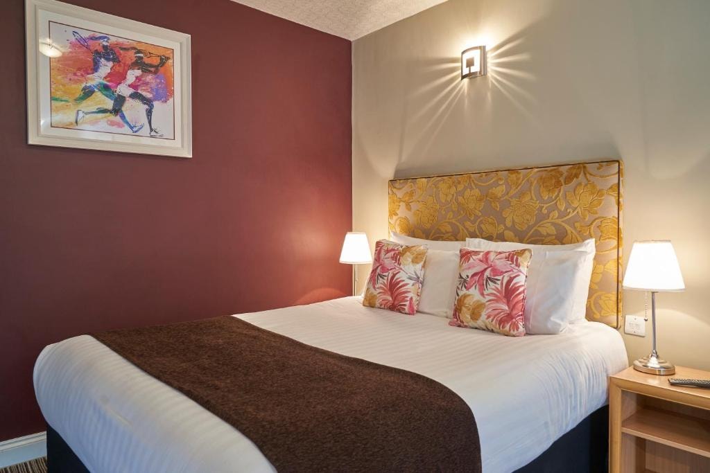 Classic Double Room Near South Park Gardens LON Luxury Bookings