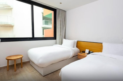 Deluxe King Or Twin Room On Dubai World Islands 2 Luxury Bookings