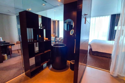 Junior King Suite Near Dubai Customs 4 Luxury Bookings