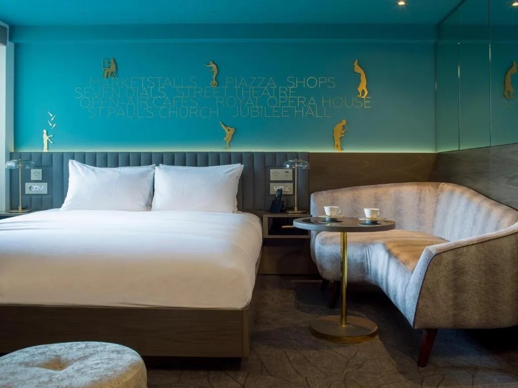 Classic Room Near Bloomsbury Square Garden LON Luxury Bookings
