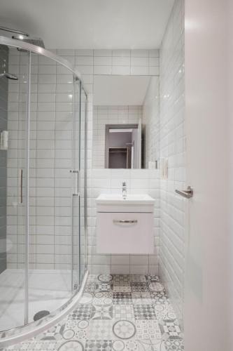 Double Or Twin Room Near Victoria Theatre LON 4 Luxury Bookings