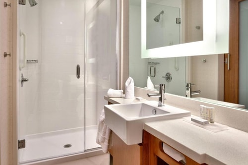 King Studio Near Commerce Park North HOU 2 Luxury Bookings