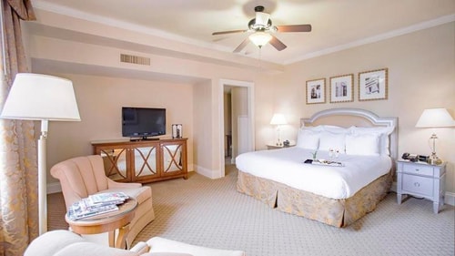 Classic King Room Near Turtle Creek Park DAL Luxury Bookings