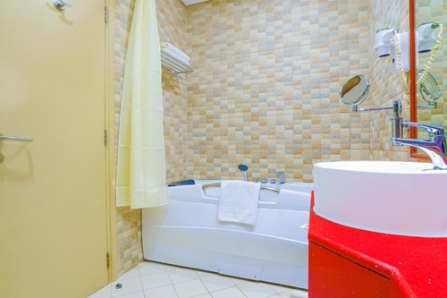 Deluxe Room Near Dubai Fertility Center 3 Luxury Bookings