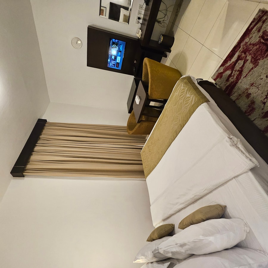 Studio Apartment Near Wemart Hypermarket Luxury Bookings