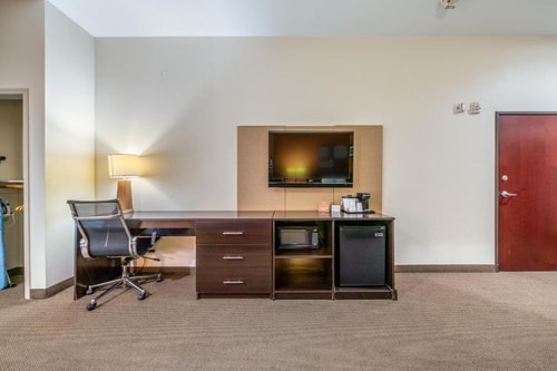 King Room Near Revolution Soccer Complex HOU 2 Luxury Bookings