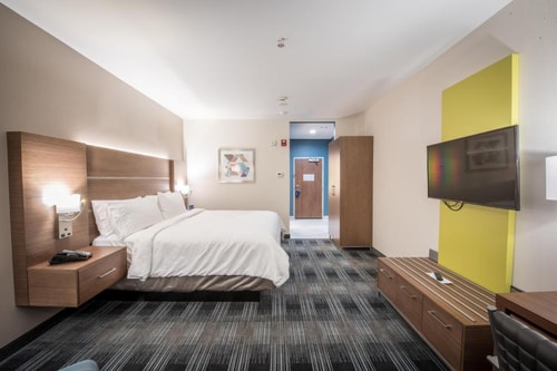 Standard King Room Near Nexus Hospital HOU Luxury Bookings