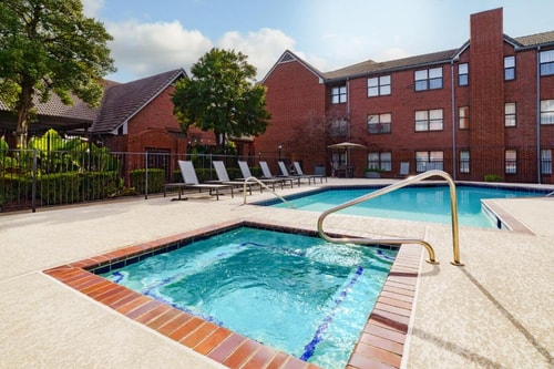 Studio Suite Near Glazer's Beer and Beverage DAL 3 Luxury Bookings