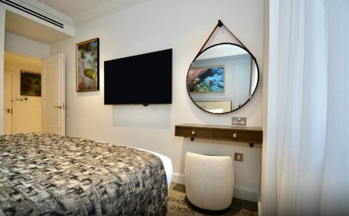 1 Bedroom Deluxe Apartment Near Barclays Bank LON 2 Luxury Bookings