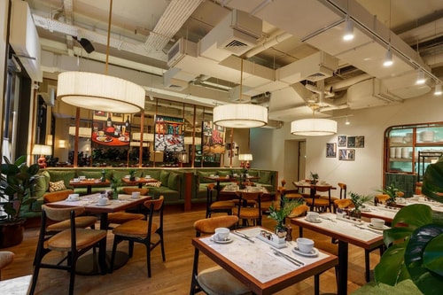 Superior Room Near Aldgate Square LON 8 Luxury Bookings