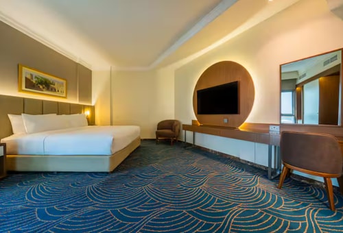 1 Bedroom Suite With Balcony Near Deira Clocktower 0 Luxury Bookings