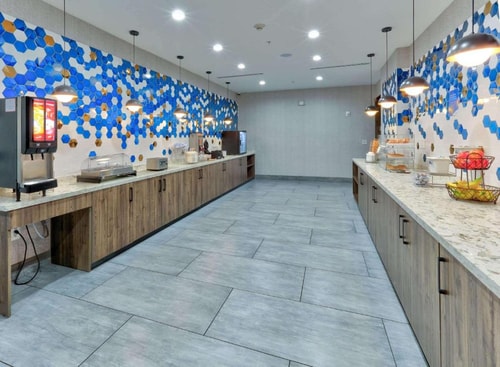 Deluxe King Room Near Walmart Supercenter DAL 11 Luxury Bookings