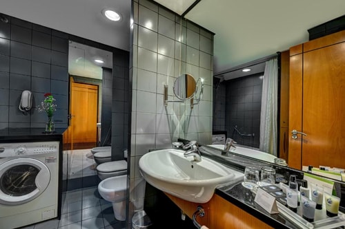 Deluxe Suite Near Port Saeed Plaza Dubai 8 Luxury Bookings