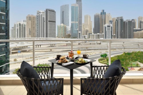 Junior Suite Near DMCC Metro Station 3 Luxury Bookings