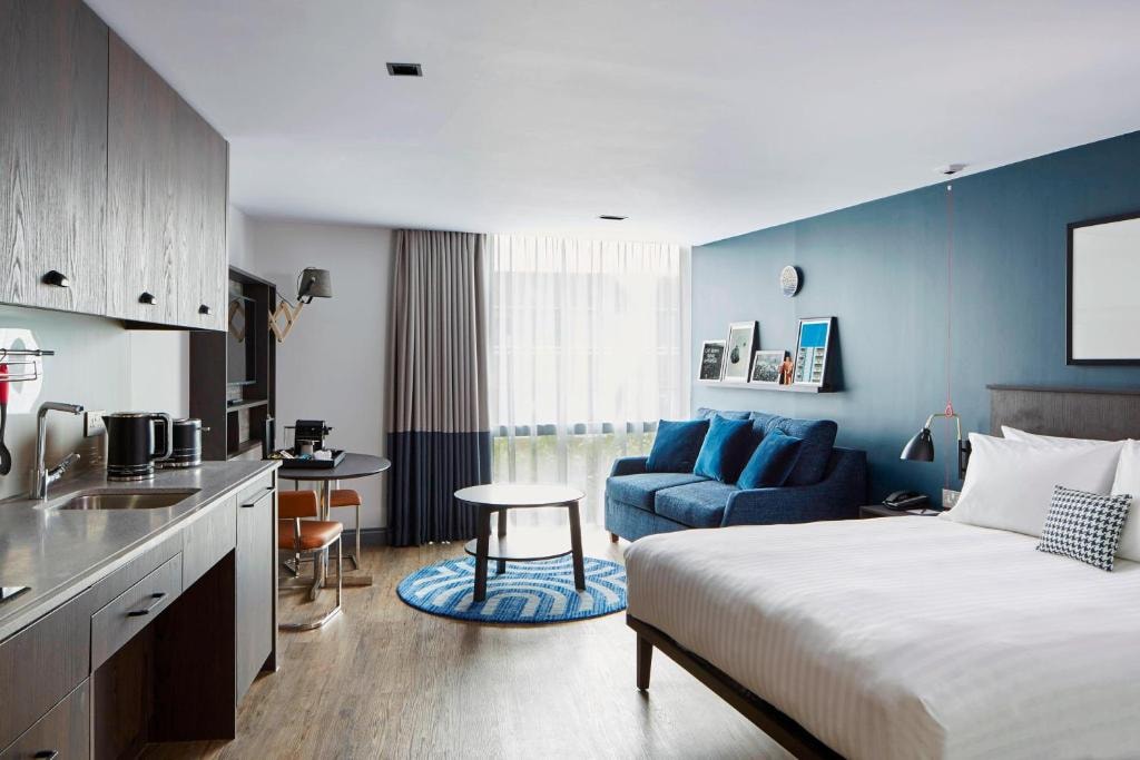 Double Studio Suite Near Tesco Superstore LON Luxury Bookings