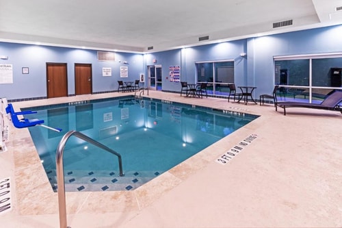 Standard King Room Near Simons Pharmacy HOU 13 Luxury Bookings