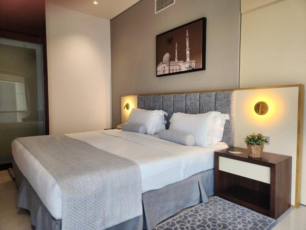 One Bedroom Apartment Near WTC Metro Station Luxury Bookings