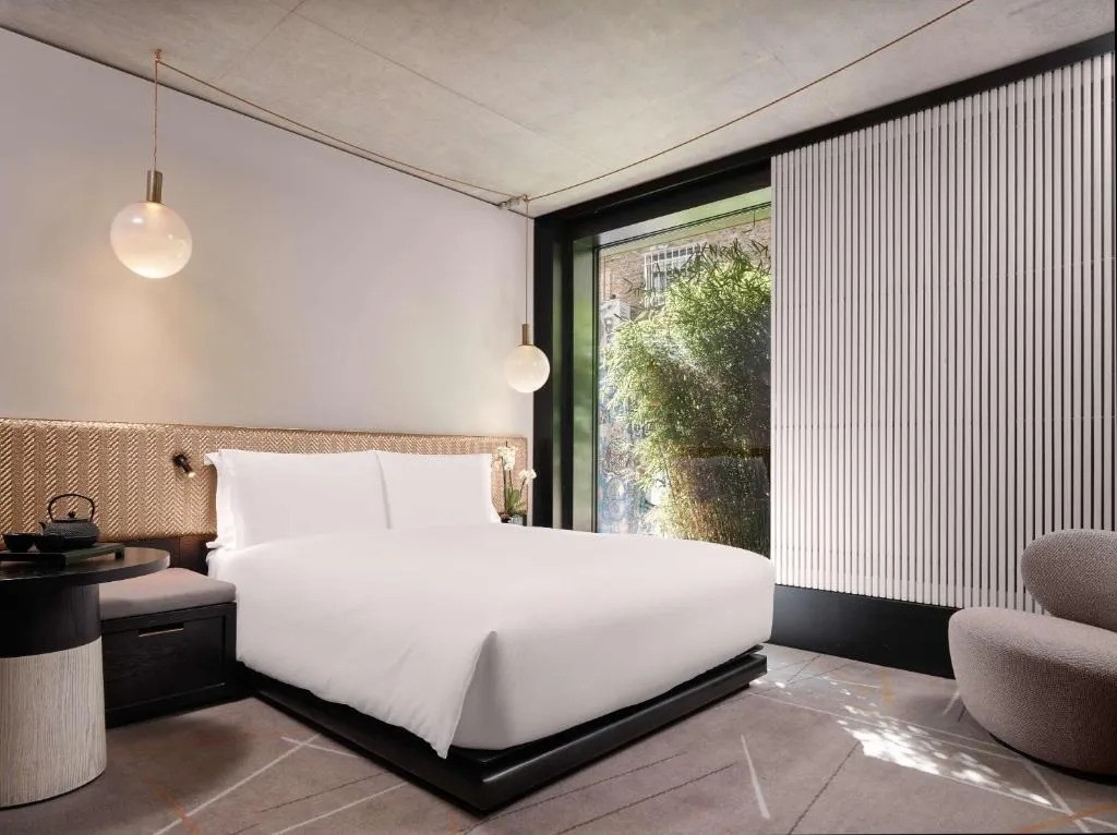 Deluxe Room Near Boundary Gardens LON Luxury Bookings