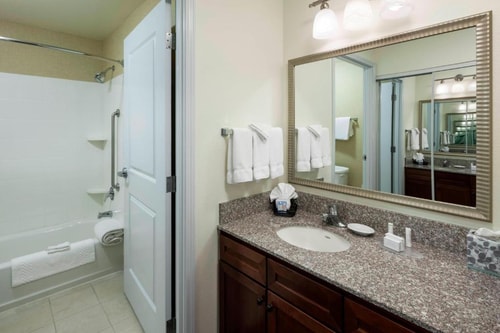 Queen Studio Near Beeler Memorial Pocket Park HOU 4 Luxury Bookings