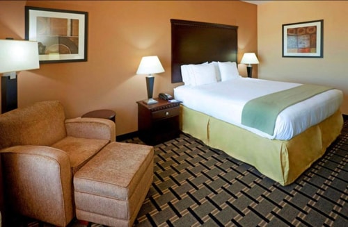Standard Room Near Dallas Collision Center DAL 1 Luxury Bookings