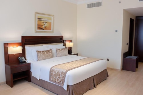 One Bedroom Apartment Near Internet City Metro Luxury Bookings