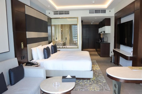 Luxury King Room Near Indigo Hotel Downtown Dubai 2 Luxury Bookings