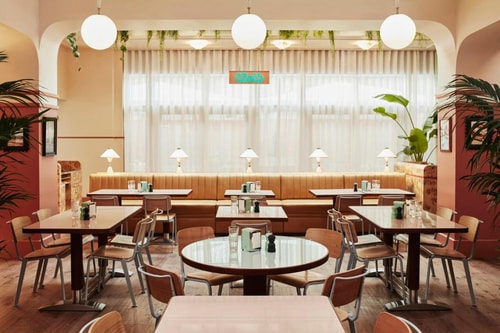 Queen Room Near Bush Theatre LON 14 Luxury Bookings