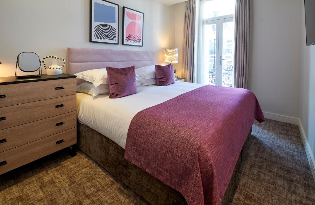 Superior 3 Bedroom Apartment Near OnslowSquare LON Luxury Bookings