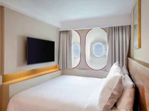 Classic King Room Near Port Saeed Dubai 1 Luxury Bookings