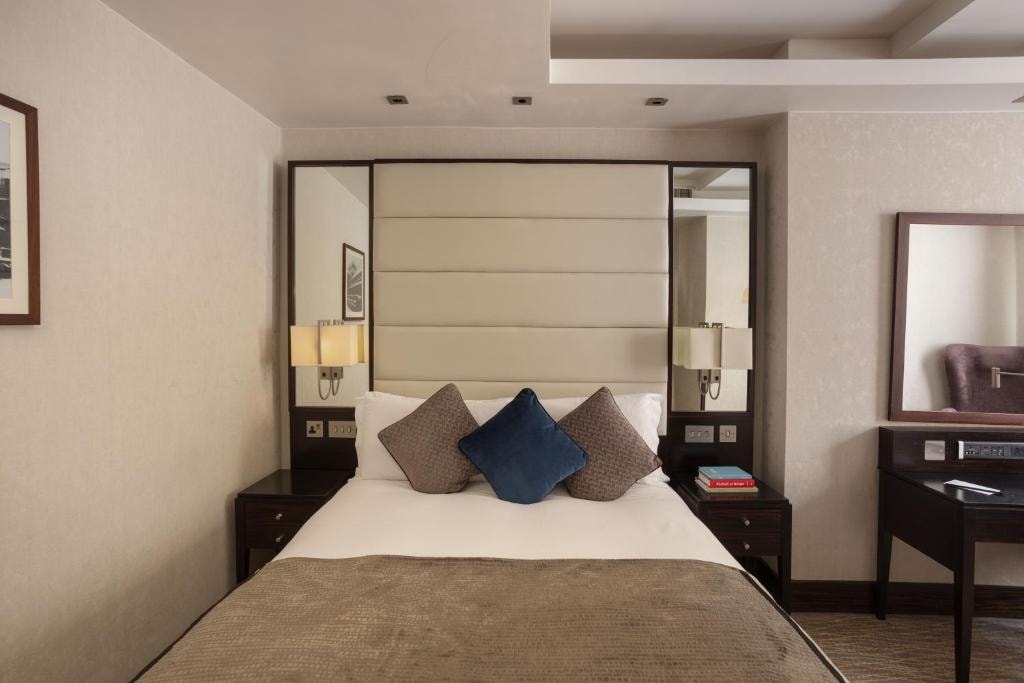 Deluxe Double or Twin Room Near Linklaters LON Luxury Bookings