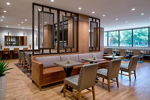 King Room Near Consulate General Philippines HOU 6 Luxury Bookings
